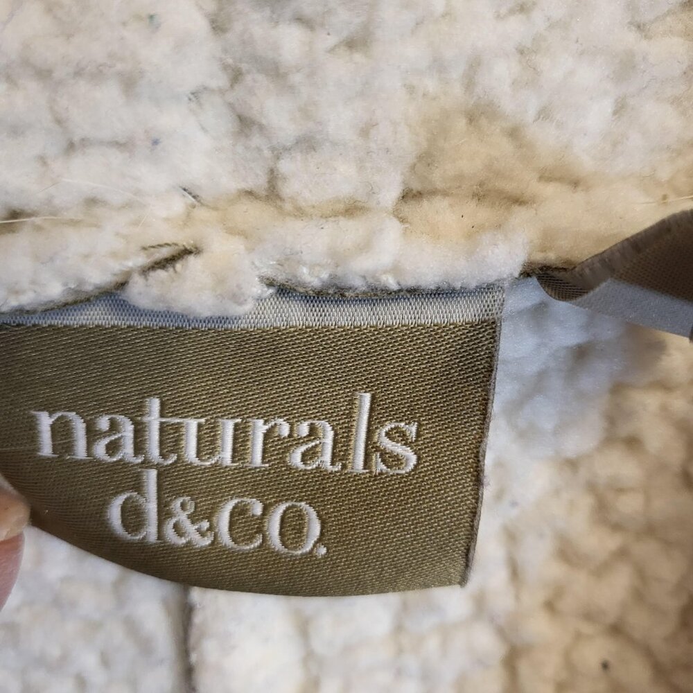 d&co Naturals Faux Suede to Sherpa Reversible Vest XL Olive - Picture 4 of 8